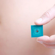 Elektroniczny implant dawkujący środki antykoncepcyjne mógłby dziaŁać nawet 16 lat.
