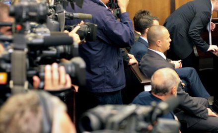 Jak sobie radzić z mediami przed salą sądową