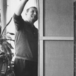 Stefan Gierowski w swojej pracowni w Warszawie, 1980