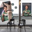 Plakaty zachęcające do poparcia przepisów covidowych w referendum