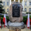 Głaz poświęcony Lechowi Kaczyńskiemu zostaje na dziedzińcu Ratusza