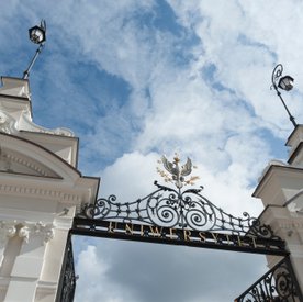 Władze Uniwersytetu Warszawskiego zobligowały jednostki organizacyjne oraz miejsca zakwaterowania do