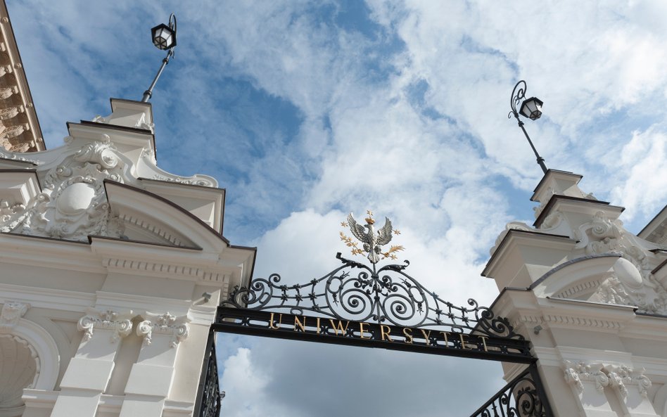 Nauka Sprawdza to projekt Uniwersytetu Warszawskiego, który zakłada przeciwdziałanie manipulacjom wy