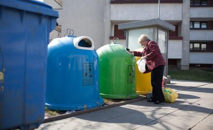 Regulamin ustali rodzaje i minimalną pojemność pojemników przeznaczonych do zbierania odpadów komuna