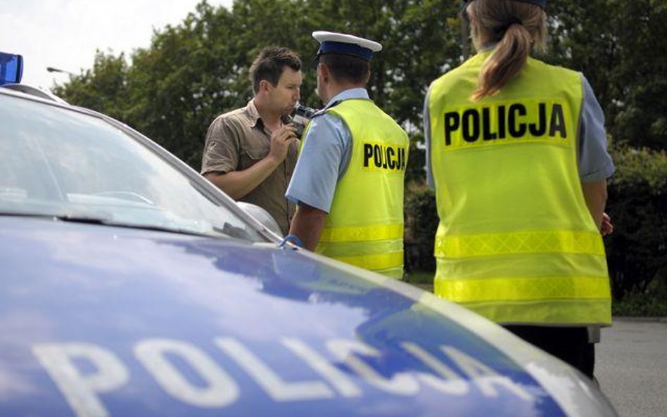 Zabraknie bata na policjantów?