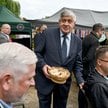 Krzysztof Jurgiel na imprezie dożynkowej Konfederacji Korony Polskiej Grzegorza Brauna