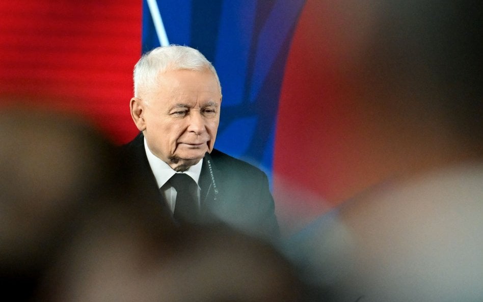 Prezes PiS Jarosław Kaczyński podczas VII kongresu Prawa i Sprawiedliwości w hali sportowej Zespołu 