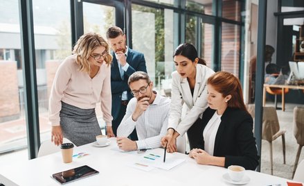 Osiąganie nowego celu to proces przejścia ze starego sposobu działania na nowy, który prowadzi do in