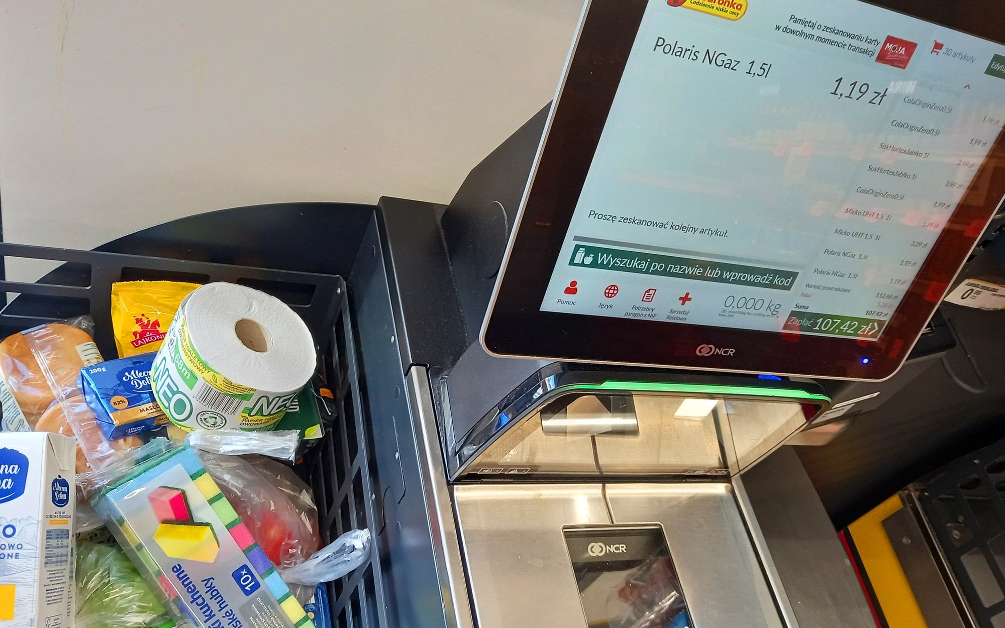 Koniec z zagadkami przy kasach. Biedronka i Lidl wprowadzają zmiany