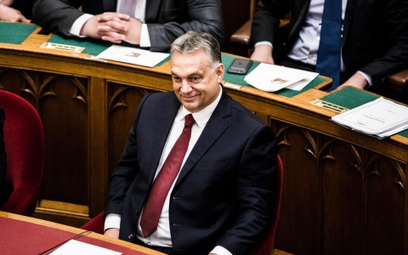 Węgierski premier Viktor Orbán znów wygrał wybory, co lekko osłabiło forinta wobec euro.