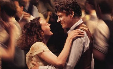 Barry Ward i Simone Kirby w filmie „Jimmy’s Hall” Kena Loacha