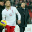 Selekcjoner reprezentacji Polski Czesław Michniewicz podczas meczu ze Szwecją