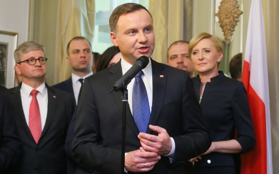 Sondaż dla "wSieci": Andrzej Duda znów wygrałby z Bronisławem Komorowskim