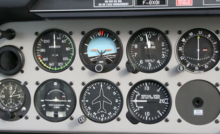 Francja: Samolot turystyczny rozbił się w pobliżu zabudowań