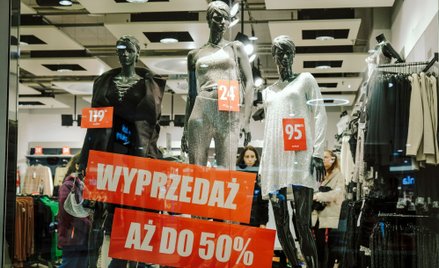 Sklepy uratowały Polaków w grudniu przed podwyżkami