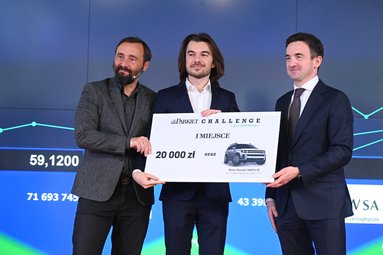 Cezary Szymanek (z lewej), redaktor naczelny „Parkietu”, wraz z prezesem GPW Tomaszem Bardziłowskim 