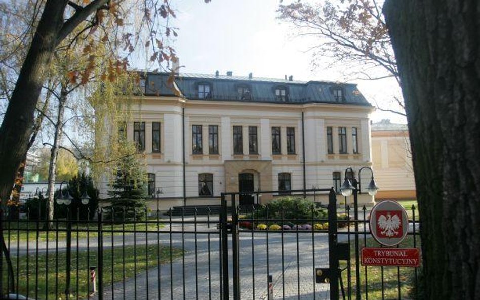 Samorządy poczekają