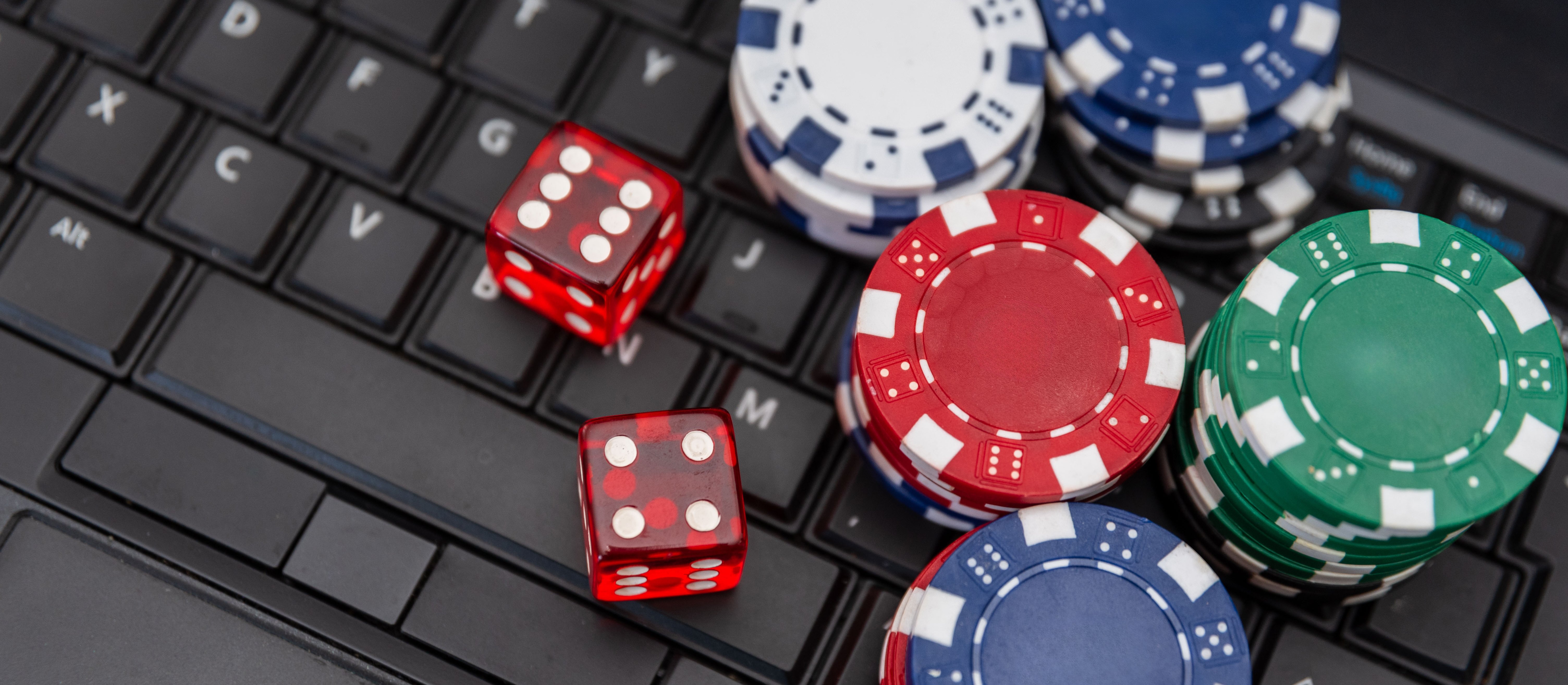 Zamiast butelki i skręta – kupon. Hazard wchodzi do świata nastolatków tylnymi drzwiami