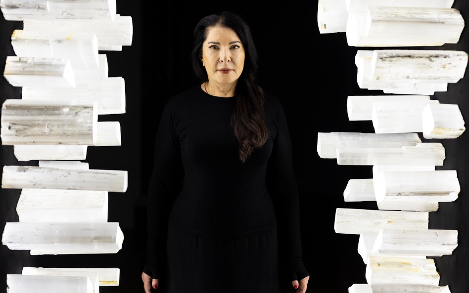 Marina Abramović na swojej indywidualnej wystawie Royal Academy of Arts w Londynie