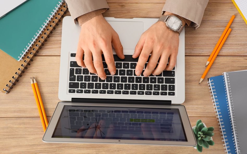 Black Friday 2025. Na co Polacy polują na wyprzedażach? Podróże wysoko na liście zakupów