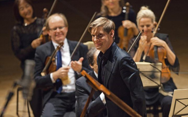 Kristian Bezuidenhout z Orkiestrą Barokową z Fryburga wykona podczas dwóch wieczorów pięć koncertów 