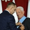 Karol Nawrocki wręcza Order Orła Białego działaczowi opozycji antykomunistycznej w PRL, członkowi Ko