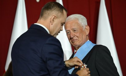 Karol Nawrocki wręcza Order Orła Białego działaczowi opozycji antykomunistycznej w PRL, członkowi Ko