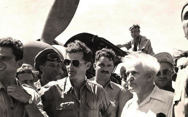 David Ben Gurion podczas odwiedzin w 101. Eskadrze, 17 sierpnia 1948 r.