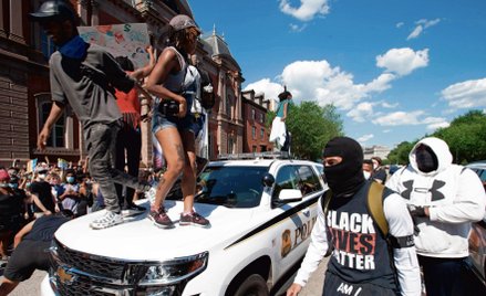 Wymierzone w policję protesty po śmierci George'a Floyda pokazały, jak rozchwiana jest kondycja najp