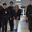 Nastja Rybka prowadzona do sądu w Moskwie