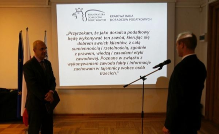 Na zdjęciu: ślubowanie nowych doradców podatkowych, którzy egzamin przed Państwową Komisją mają już 
