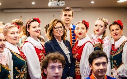 Marszałek Senatu Małgorzata Kidawa-Błońska w Astanie w otoczeniu Polonii