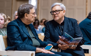 Michał Merczyński (po prawej) razem z pisarzem Orhanem Pamukiem, laureatem literackiego Nobla, na te