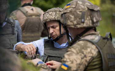 Prezydent Wołodymyr Zełenski w odwiedzinach u żołnierzy w Donbasie