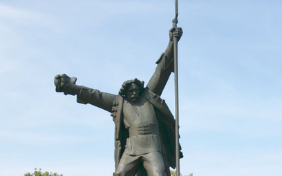 Ponad 10 m wysokości, spiżowy pomnik Bartosza Głowackiego odsłonięto w 200. rocznicę bitwy pod Racła
