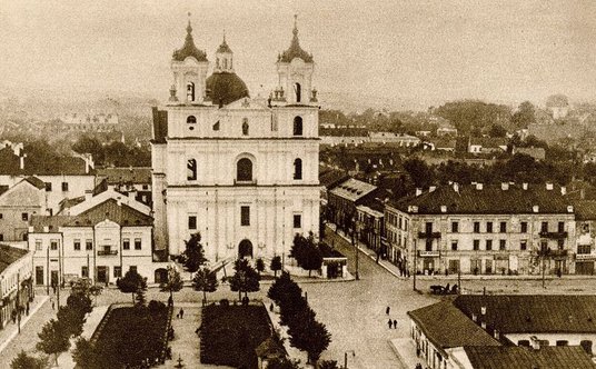 Przed wojną Grodno było miastem powiatowym z 60 tysiącami mieszkańców, głównie Polaków (60 proc.) i 