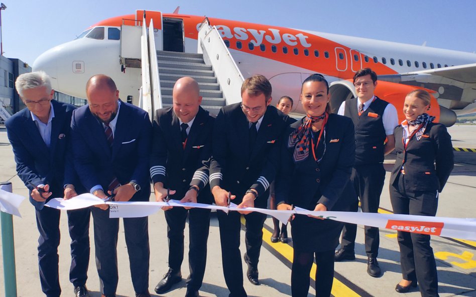 EasyJet ma nadzieję na trasie do z i do Amterdamu przewieźć 20 tysięcy klientów. W uroczystości prze