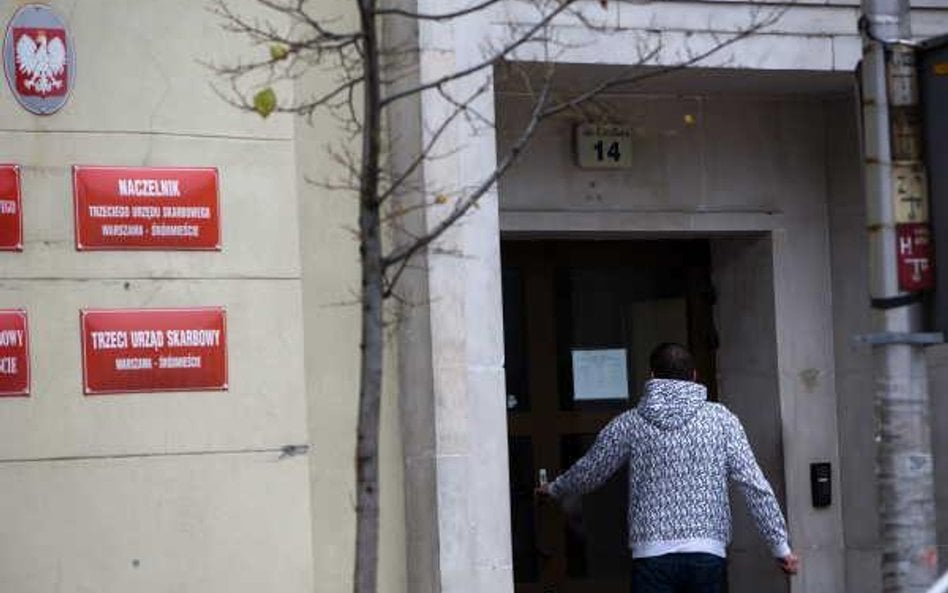 Zaświadczenie z urzędu skarbowego załączamy do wniosku Wn-U-G