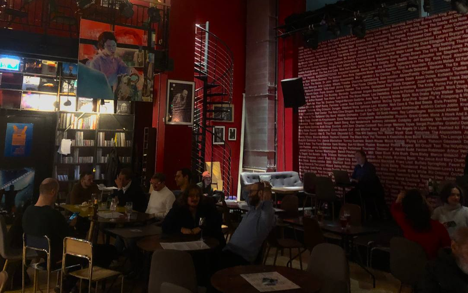 Najciekawsze lokale kulturalne stolicy z występami na żywo, które warto znać. Ciekawe wydarzenia nadchodzącego weekendu