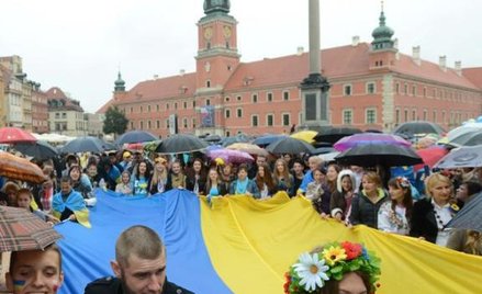 Ukraińców widać także od święta. Na zdjęciu uczestnicy parady wyszywanek (tradycyjnych ukraińskich k