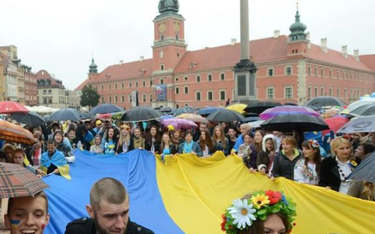 Ukraińców widać także od święta. Na zdjęciu uczestnicy parady wyszywanek (tradycyjnych ukraińskich k