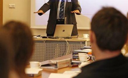 Czy szef może odwołać decyzję o zwolnieniu z obowiązku świadczenia pracy