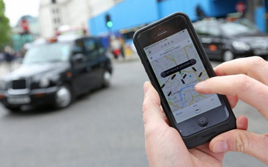 Wielka Brytania: Uber wprowadza napiwki i opłaty za spóźnienie