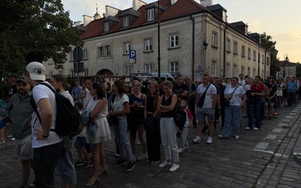 Aby wejść na teren imprezy, trzeba było czekać w kolejce nawet kilkadziesiąt minut
