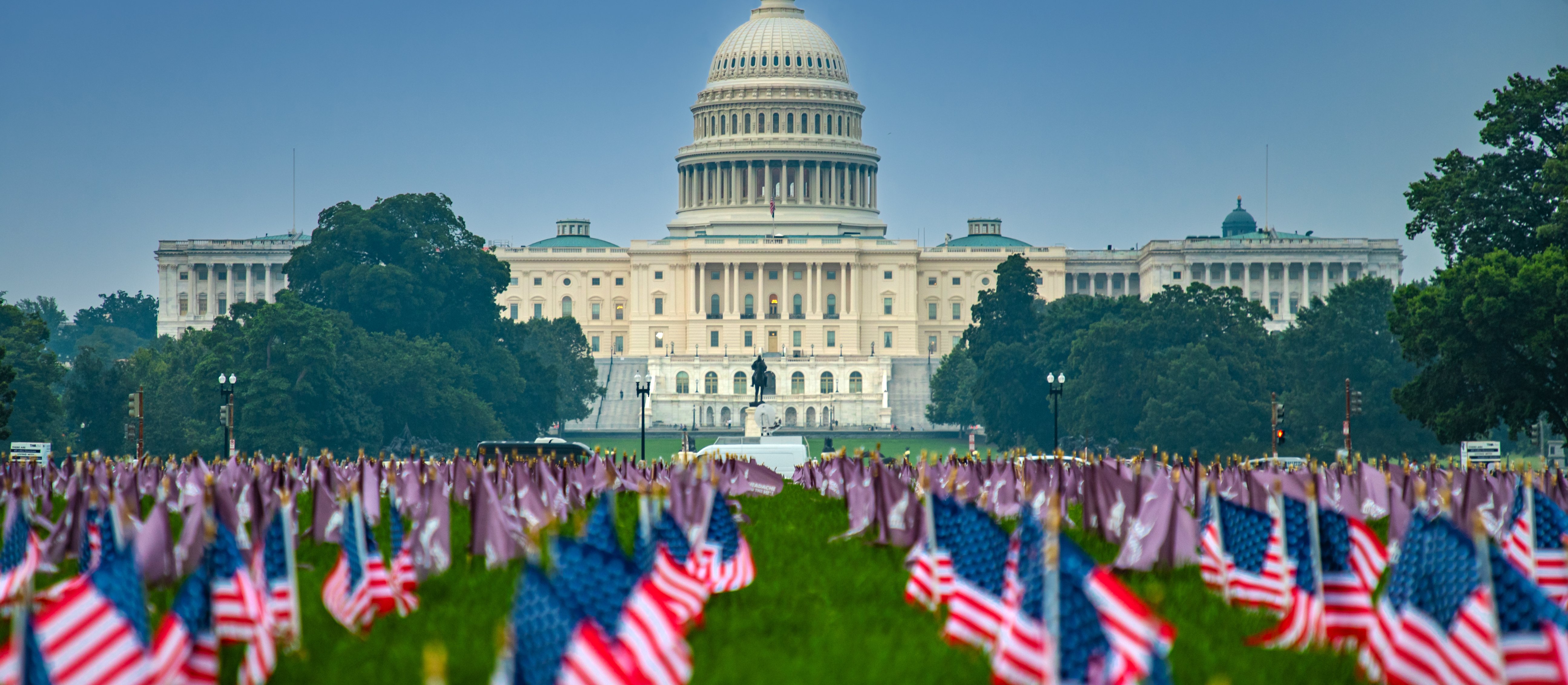 Malwersacje finansowe, romanse i nadużycia seksualne. Kongresmeni rezygnują ze stanowisk