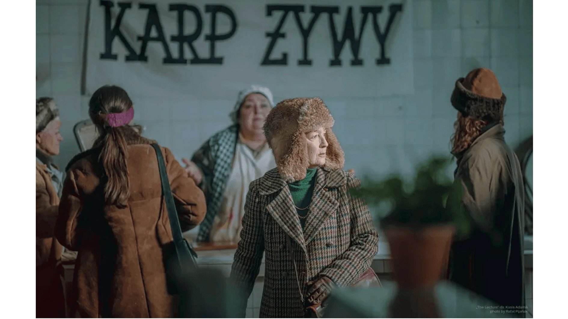 „Zima pod znakiem wrony”: Nie uciekniesz od polityki