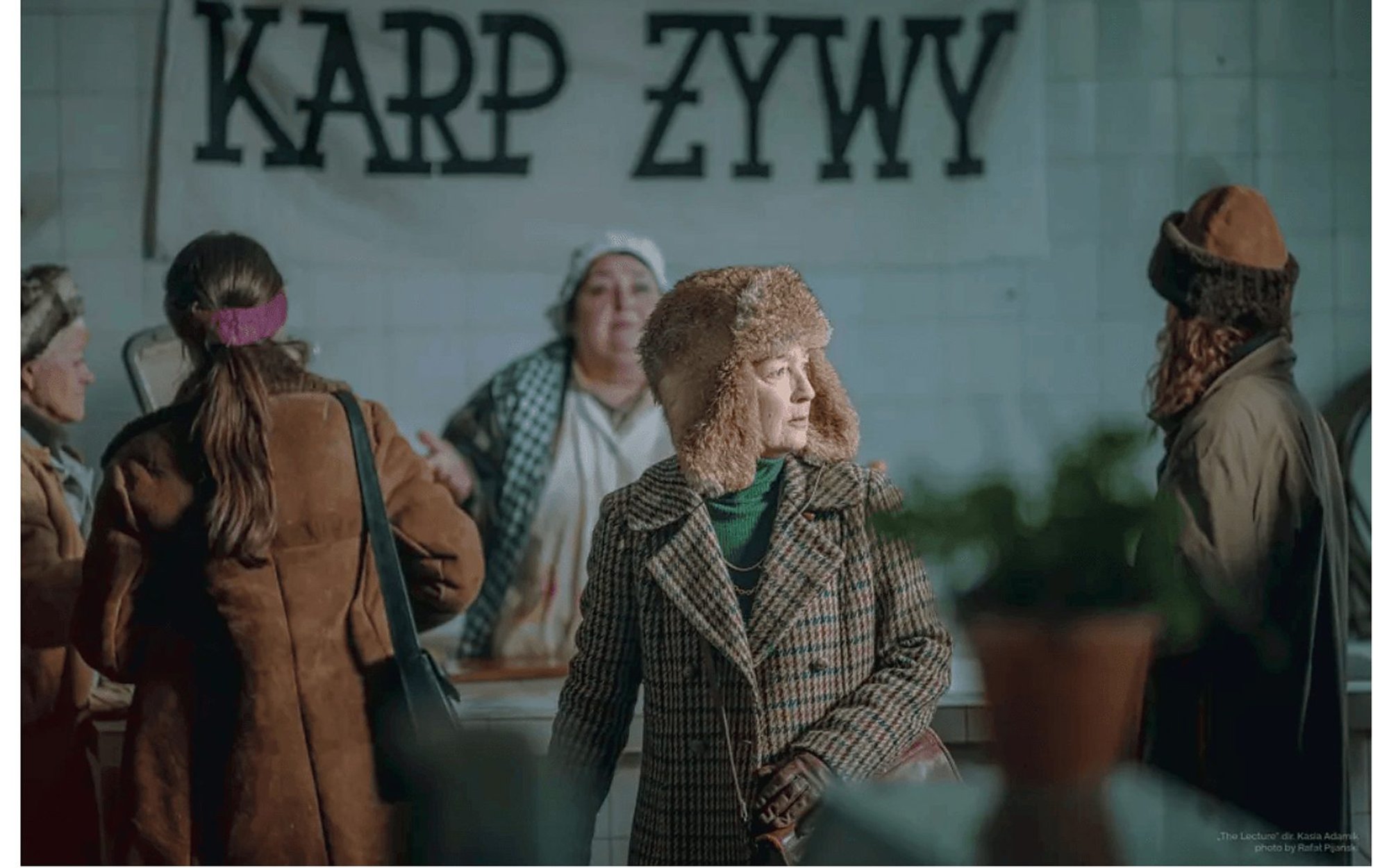 „Zima pod znakiem wrony”: Nie uciekniesz od polityki