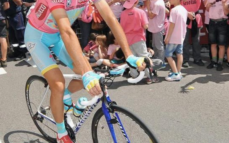 Włoch Vincenzo Nibali pozostał liderem wyścigu