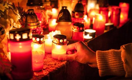 <Import zniczy do naszego kraju nie istnieje, to my rozsyłamy je po Europie