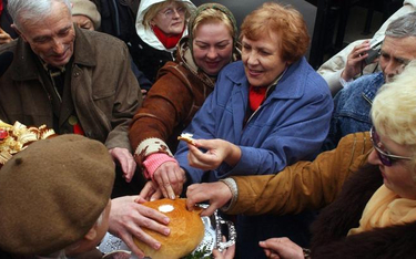 Polacy z Kazachstanu witani w Lublinie chlebem i solą, Boże Narodzenie 2006 r.